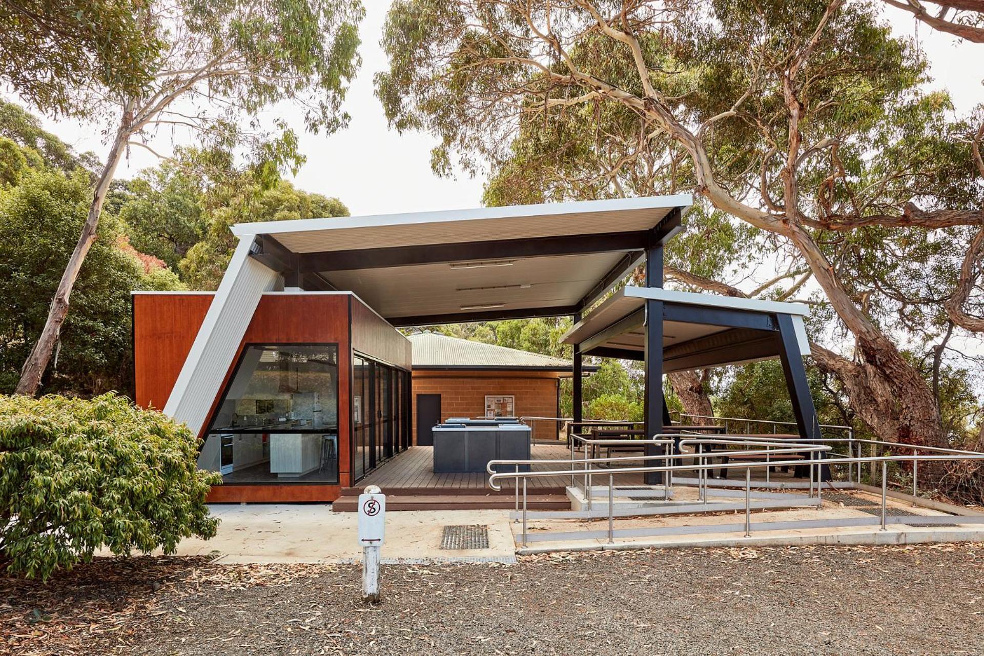Lorne Foreshore Caravan Park Экстерьер фото
